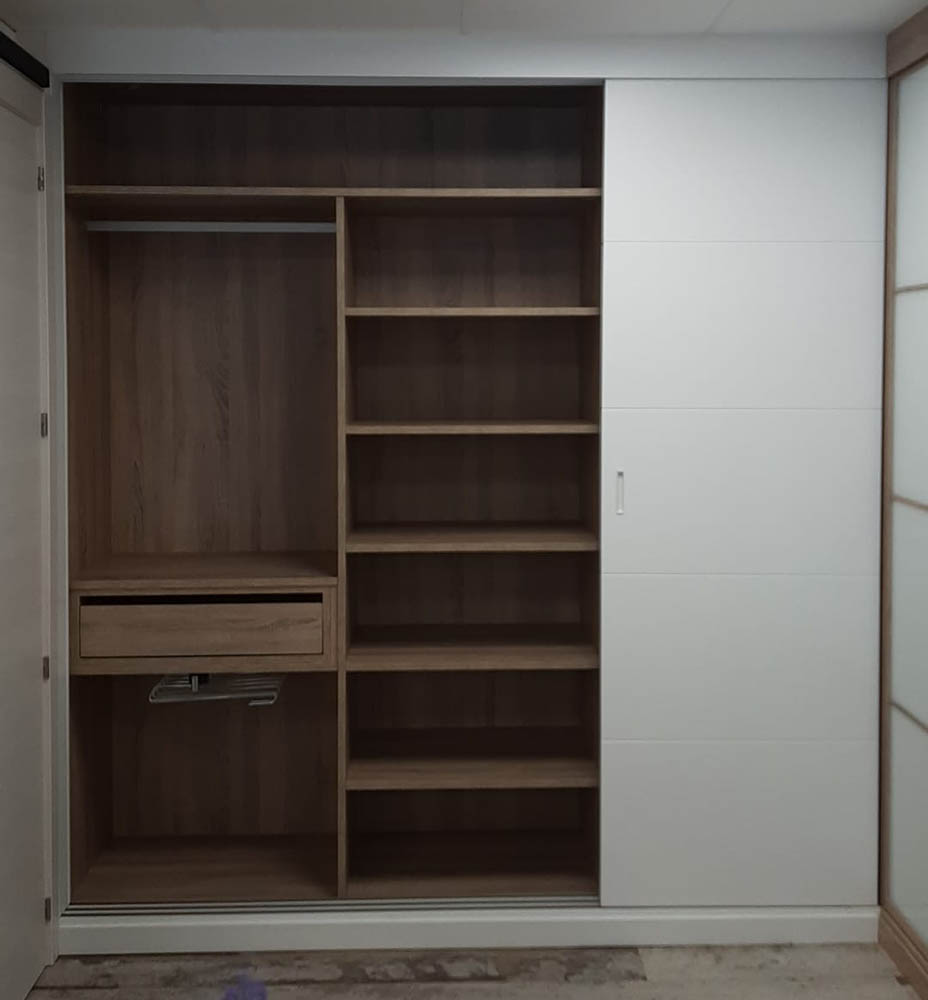 Imagen de armario interior