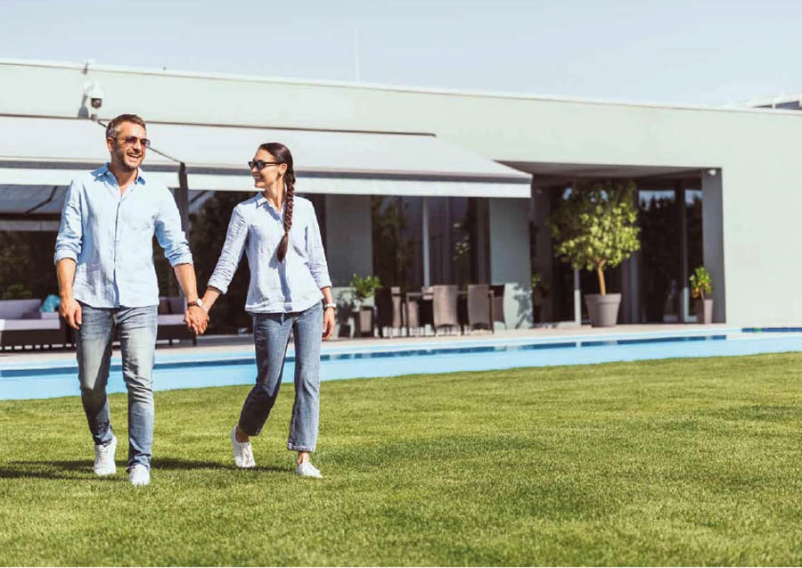 Paseando cesped mesa de trabajo 1 Imagen de Paseando cesped mesa de trabajo 1